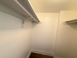 494 NW 165th St in Miami, FL - Foto de edificio - Building Photo