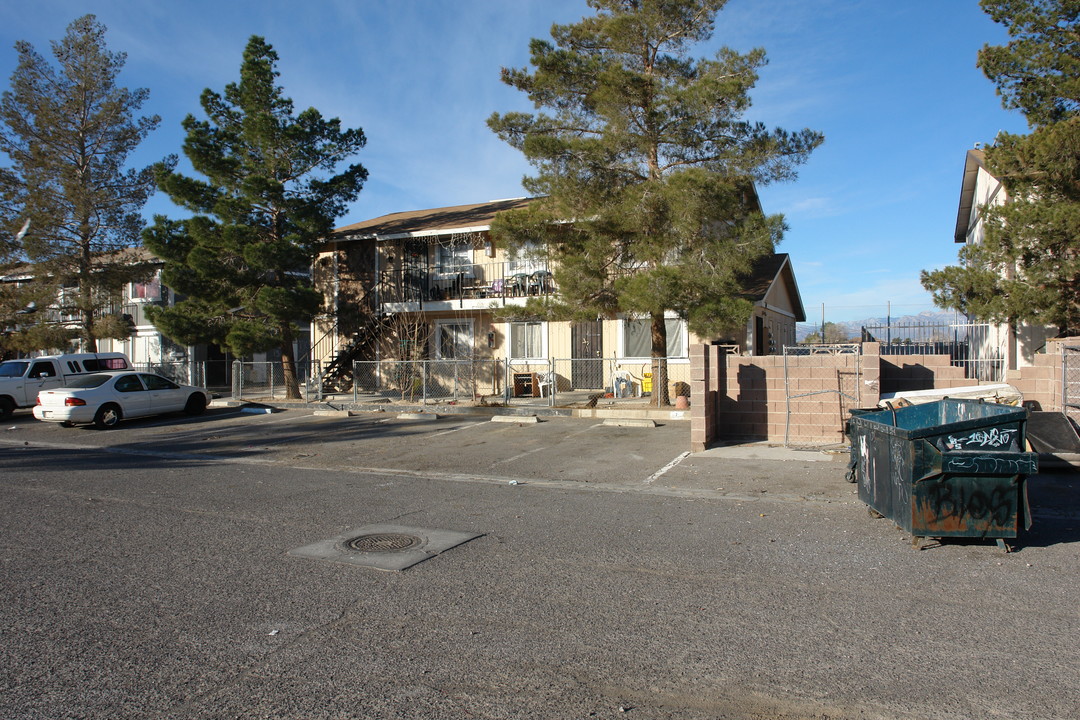 B&d Estates in Las Vegas, NV - Building Photo