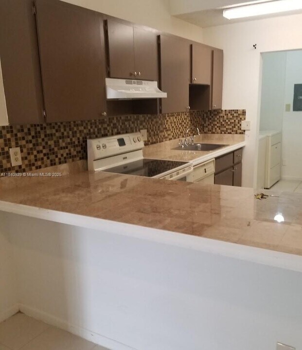3816 SW 69th Way in Miramar, FL - Building Photo
