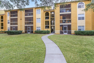 Images Condominiums in Kissimmee, FL - Building Photo - Building Photo