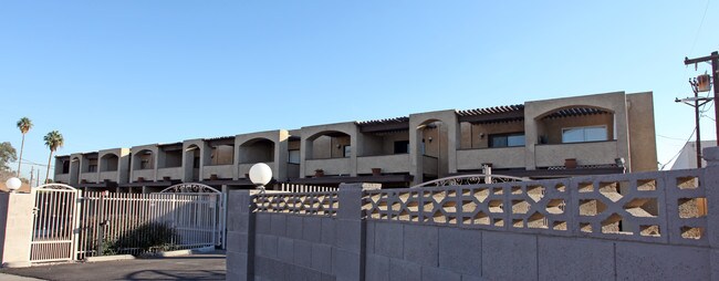 4221 E Almeria Rd in Phoenix, AZ - Foto de edificio - Building Photo