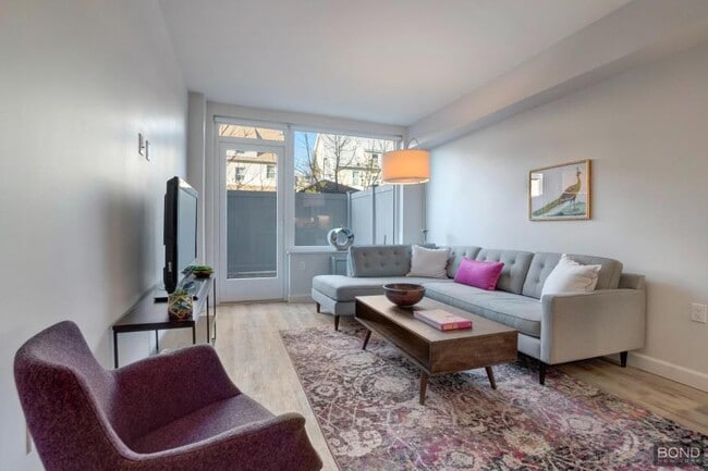 188-11 Hillside Ave. in Queens, NY - Building Photo - Building Photo