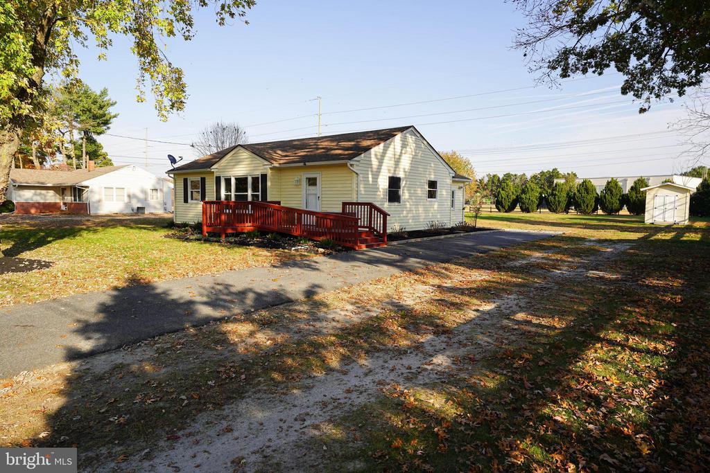 335 Calvin Dr in Salisbury, MD - Building Photo