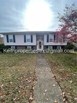 2008 Huckleberry Cir in Lexington, KY - Building Photo