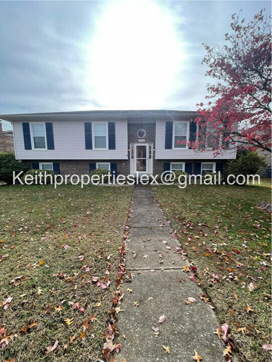 2008 Huckleberry Cir in Lexington, KY - Building Photo