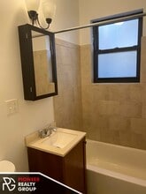 546 W Wellington Ave, Unit 540-212 in Chicago, IL - Foto de edificio - Building Photo