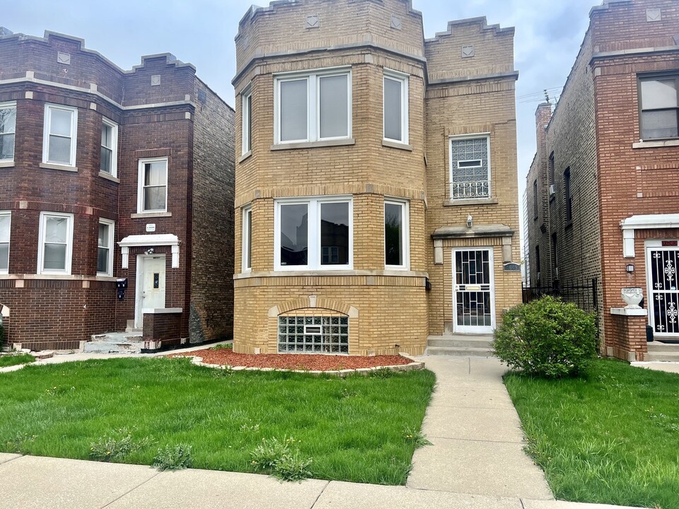 1649 N Melvina Ave in Chicago, IL - Building Photo