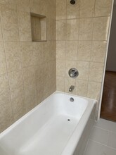 4506 Ellenwood Dr, Unit 4506 in Los Angeles, CA - Building Photo - Building Photo