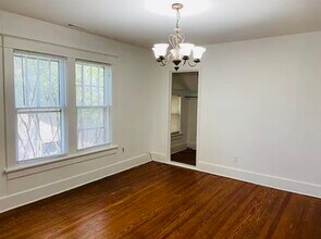 820 S Douglas Ave, Unit #B in Nashville, TN - Foto de edificio - Building Photo