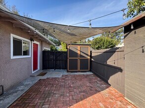 215 S Avenue 58, Unit 1-2 in Los Angeles, CA - Foto de edificio - Building Photo