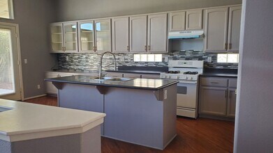 9356 Bondeno St in Las Vegas, NV - Building Photo - Building Photo