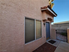 37 Belle Soleil Ave in Las Vegas, NV - Building Photo - Building Photo