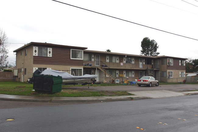 1397 Oakdale Ave in El Cajon, CA - Foto de edificio - Building Photo