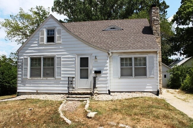 814 Sunset Ave in Manhattan, KS - Building Photo - Building Photo