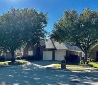 6367 Estates Ln in Fort Worth, TX - Foto de edificio - Building Photo