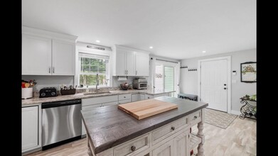 8 Edgewood Ter in Wolfeboro, NH - Building Photo - Building Photo