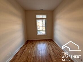 3347 N Clark St, Unit 1SW in Chicago, IL - Building Photo - Building Photo