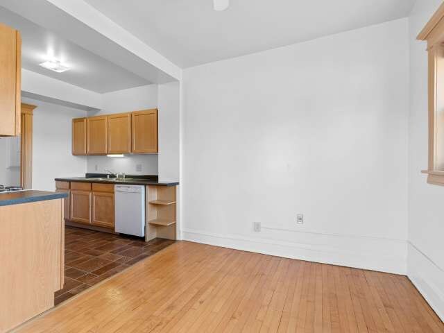 2217 W Wisconsin Ave, Unit 05 in Milwaukee, WI - Foto de edificio - Building Photo