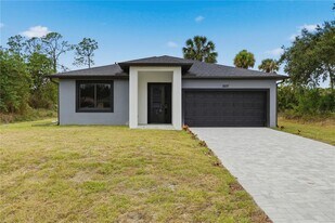 3537 Enid Ln in North Port, FL - Building Photo