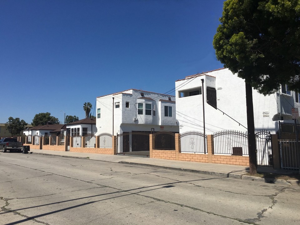 3421-3431 W 63rd St in Los Angeles, CA - Foto de edificio