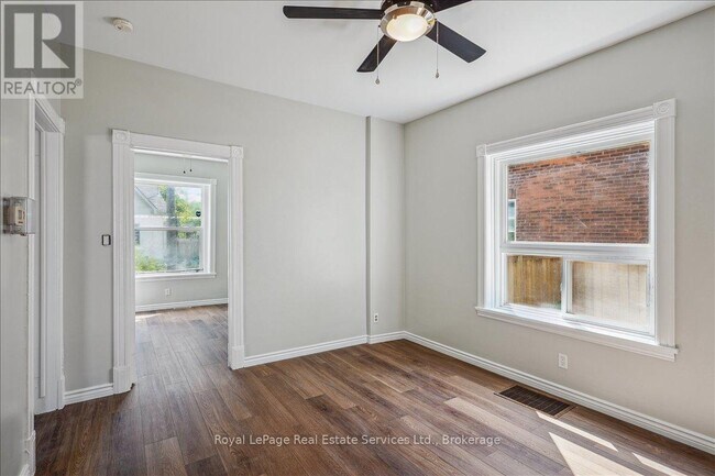 33 Rose Ave in Brantford, ON - Building Photo - Building Photo