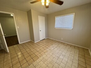 811 S General McMullen Dr in San Antonio, TX - Building Photo - Building Photo