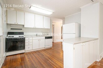 1216 Broad St in Durham, NC - Foto de edificio - Building Photo