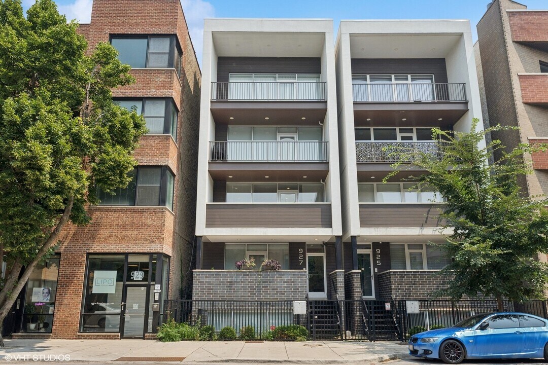 927 N Damen Ave in Chicago, IL - Building Photo
