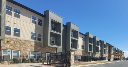 Magnolia Living - 62 and Over in Odessa, TX - Building Photo - Building Photo