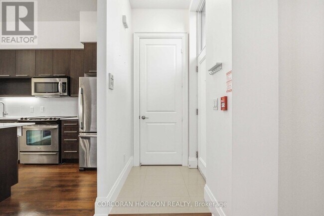 100 Harrison Garden Blvd in Toronto, ON - Building Photo - Building Photo