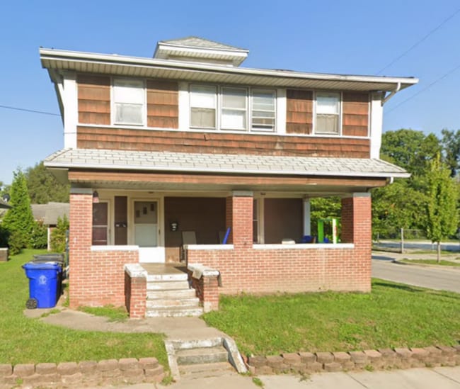 225 N Philips St