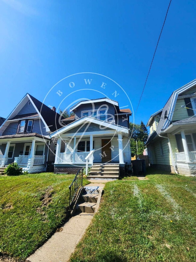 544 Carlton St