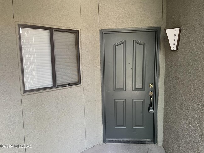 5751 N Kolb Rd in Tucson, AZ - Building Photo - Building Photo