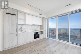 138 Downes St in Toronto, ON - Building Photo - Building Photo