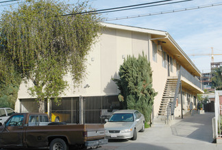 4585 W Lexington Ave in Los Angeles, CA - Building Photo - Building Photo