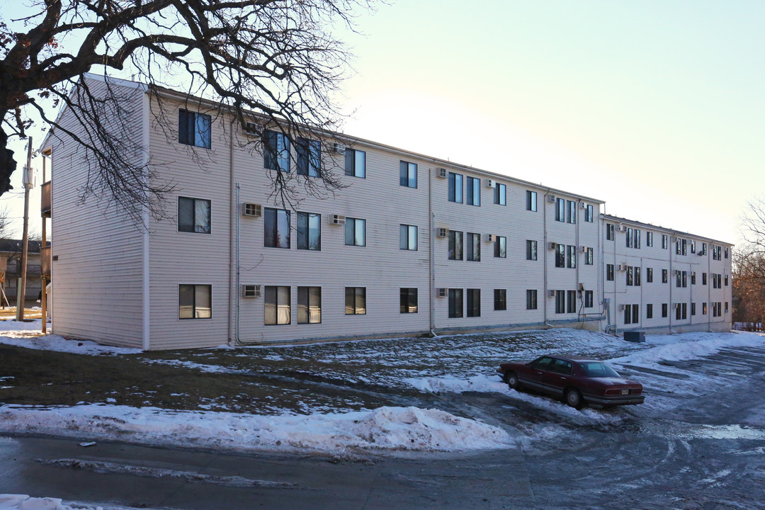 Drake Park Apartments in Des Moines, IA - Building Photo