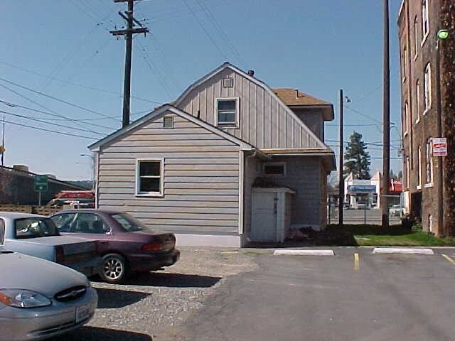 Maplehurst Apartment Duplex in Spokane, WA - Foto de edificio - Building Photo