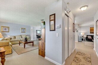 7725 Indian Ridge Trail N in Kissimmee, FL - Building Photo - Building Photo