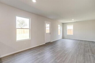 516 Quail Mdws Dr in Cleburne, TX - Building Photo - Building Photo