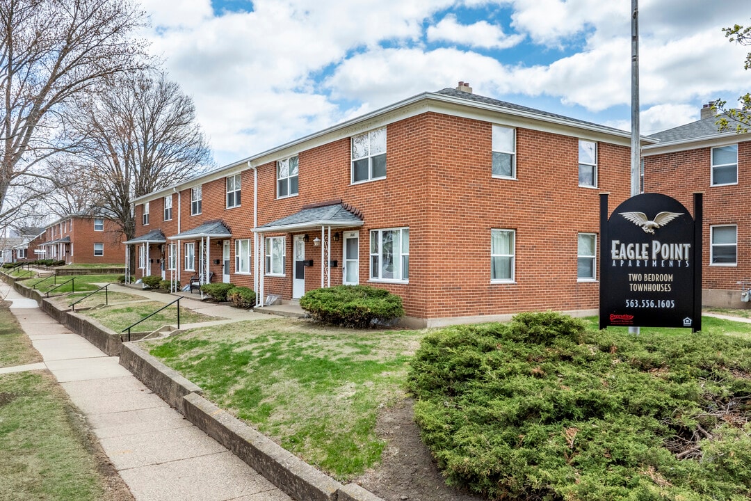 Eagle Point Townhomes in Dubuque, IA - Foto de edificio