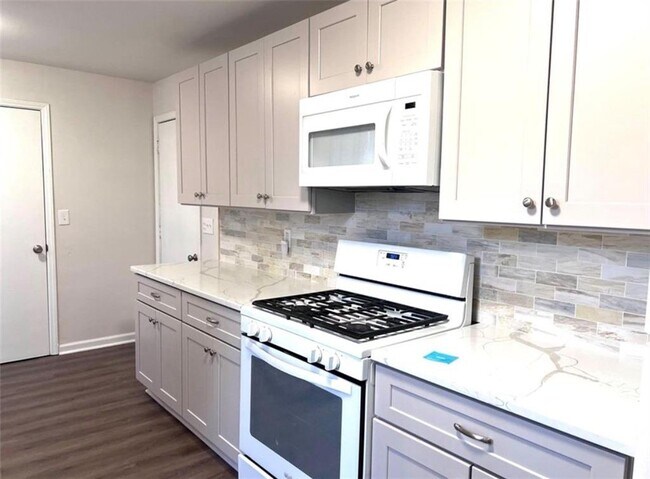 125 Apple Valley Dr in Woodstock, GA - Building Photo - Building Photo