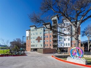 1800 S I-35 Frontage Rd in Austin, TX - Building Photo - Building Photo