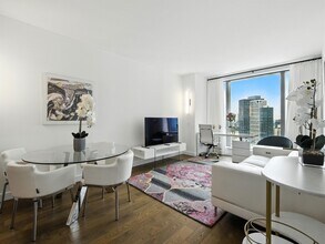 99 Hudson St, Unit 4207 in Jersey City, NJ - Building Photo - Building Photo