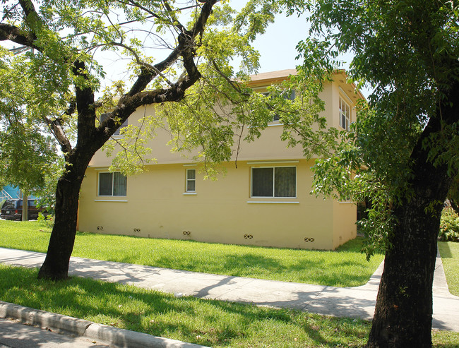 900 SW 2nd St in Miami, FL - Foto de edificio - Building Photo