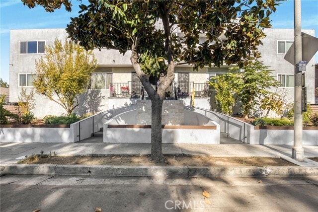 6643 De Longpre Ave in Los Angeles, CA - Building Photo