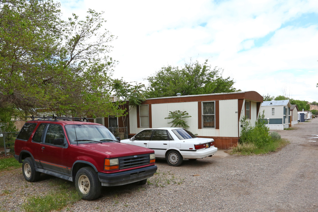 1513 Gabaldon Rd NW in Albuquerque, NM - Foto de edificio