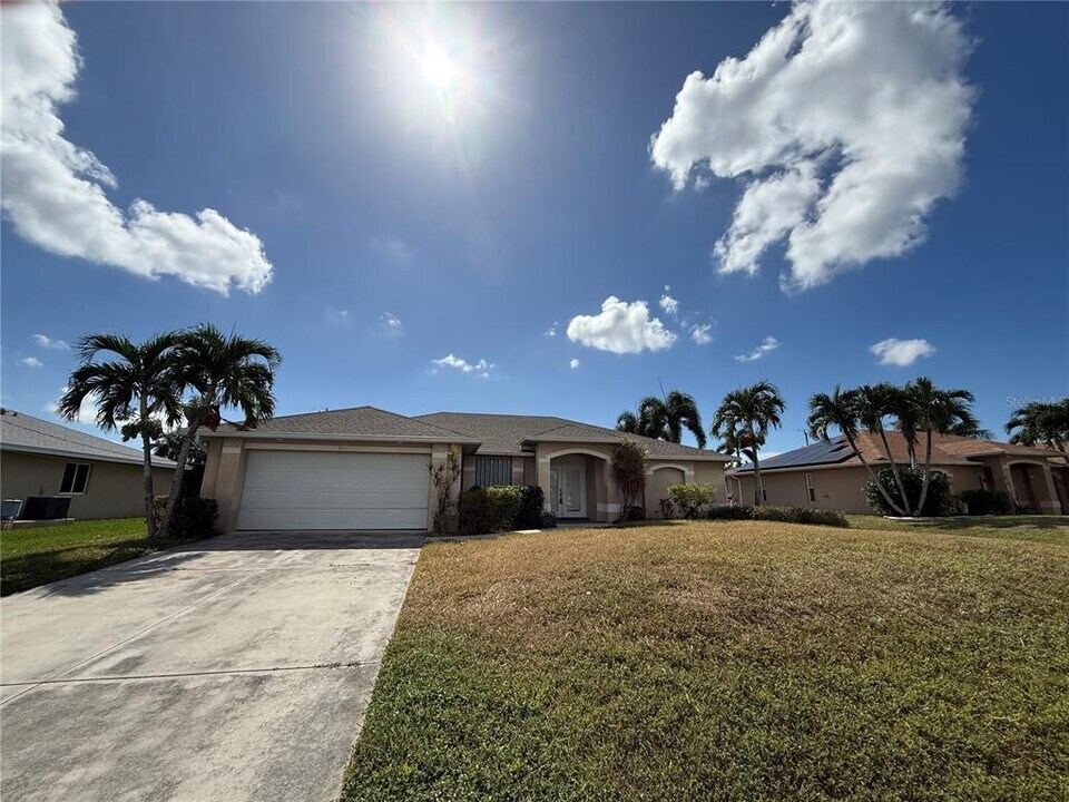 2018 SW 30th St in Cape Coral, FL - Building Photo