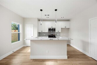 5211 Amy St in Houston, TX - Building Photo - Building Photo