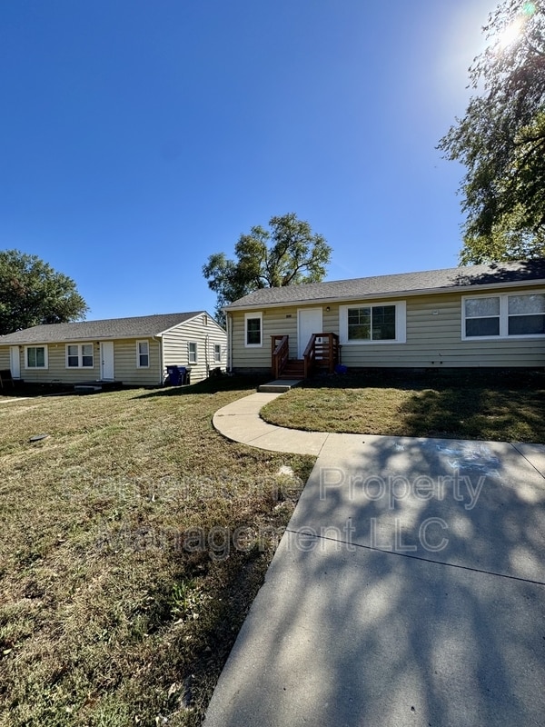 property at 1523 W 22nd Terrace