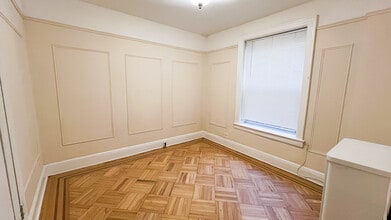 31-44 35th Street in Astoria, NY - Foto de edificio - Building Photo